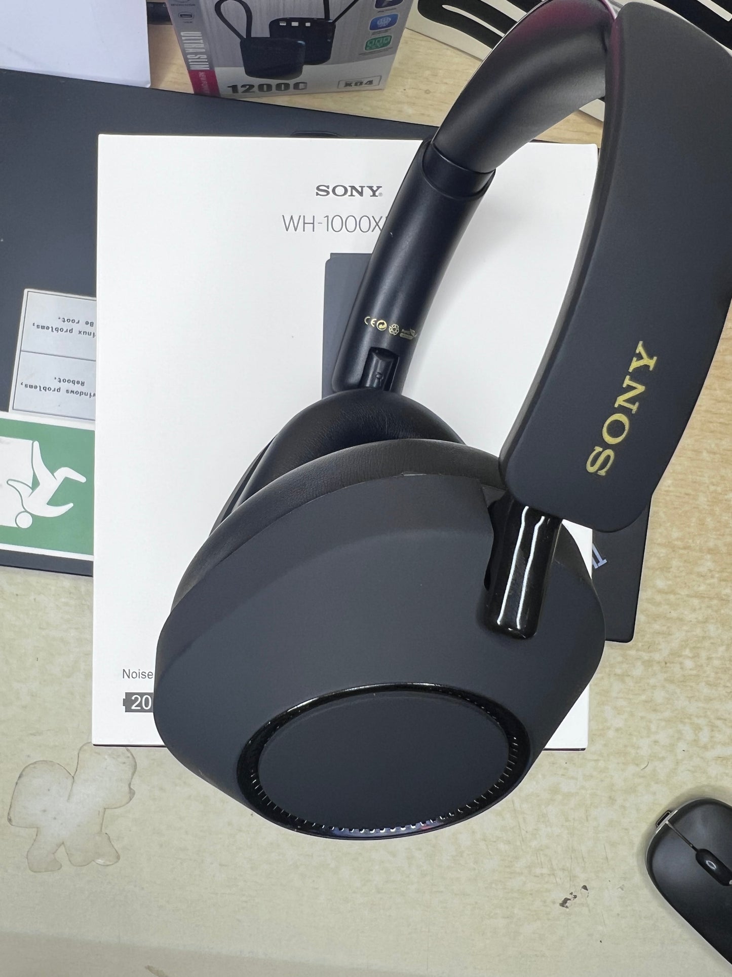 Sony WH-1000X M8